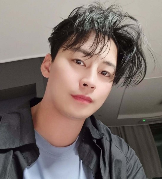 Jung Eun-woo bio