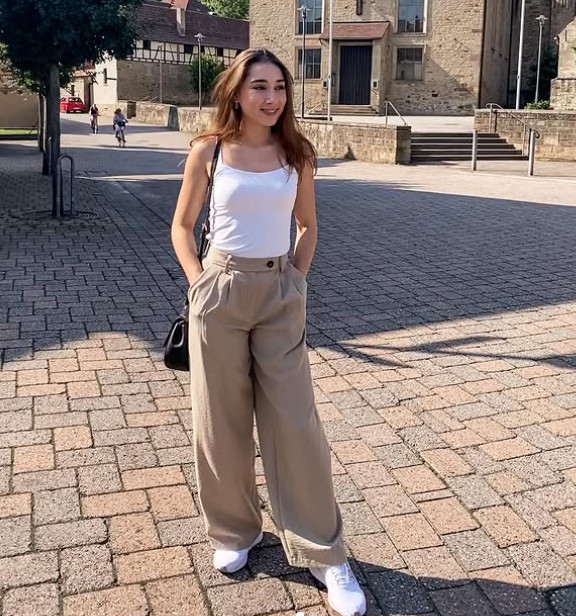 Laura Barber height