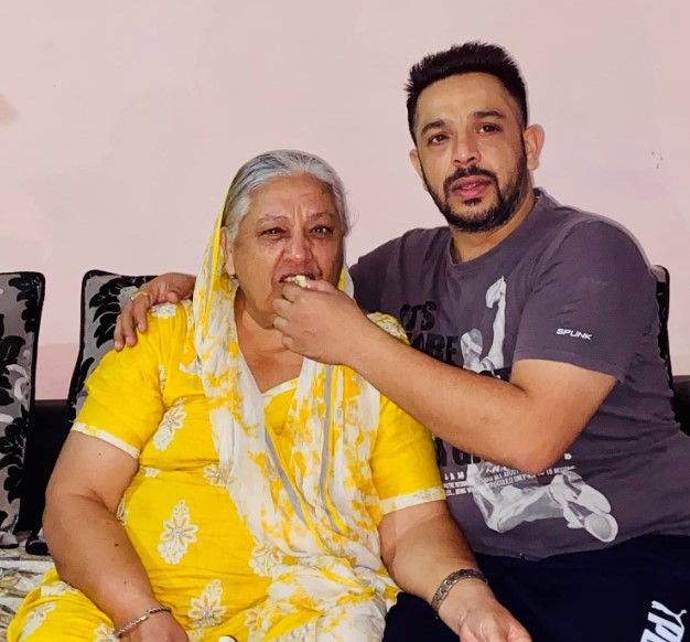 Lucky Oberoi with his mother