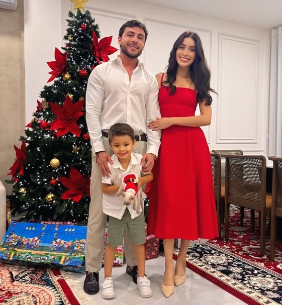 Mario del Alcazar with his wife Daniela Cortez Laguna and son