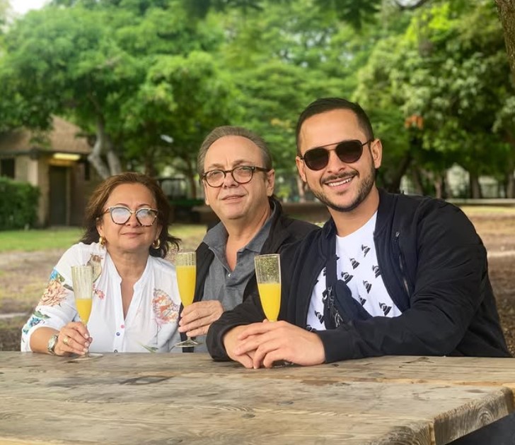 Matthew Windey with his parents