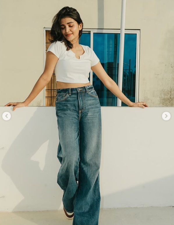 Meenakshi Unnikrishnan height