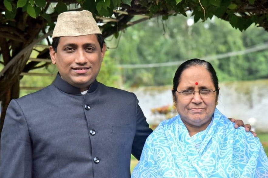 Nilesh Ramchandra Deore with his mother