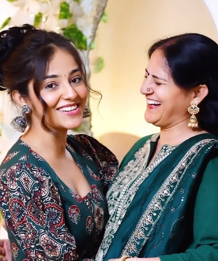 Riya Verma with her mother