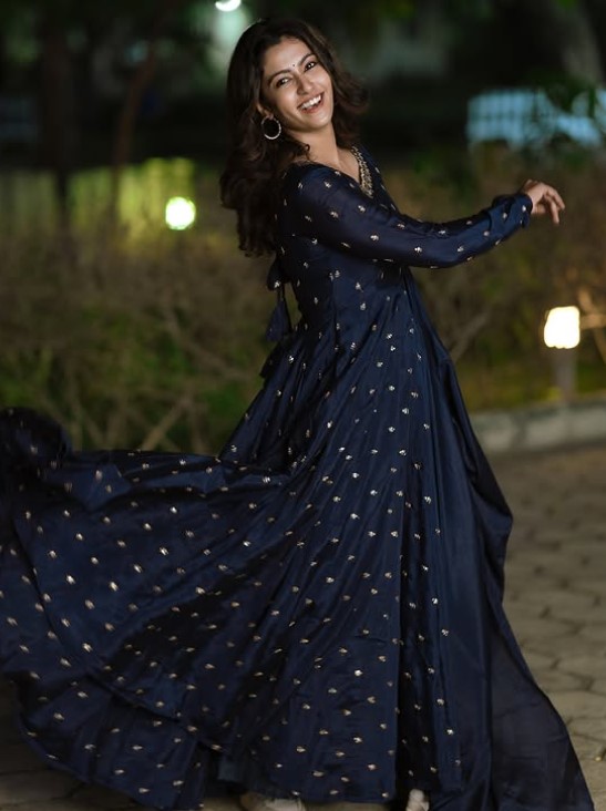 Roshni Haripriyan height