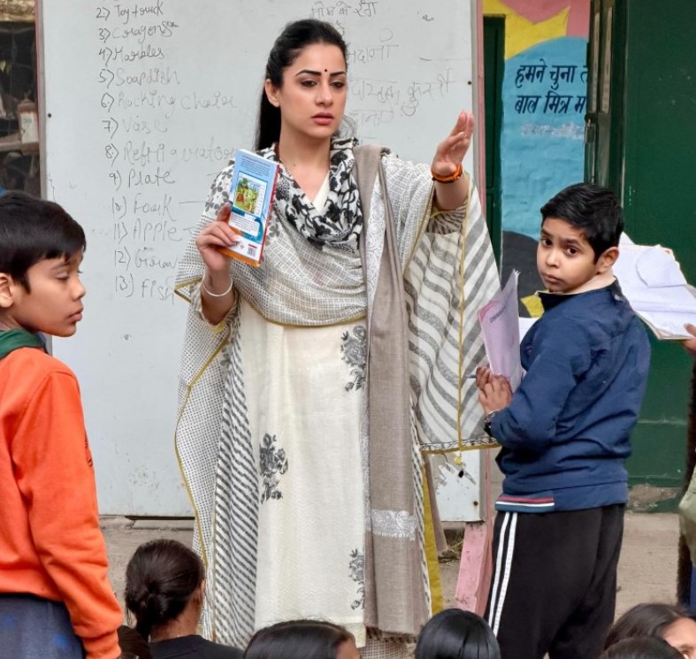 Rouble Nagi while teaching children as a part of her social work