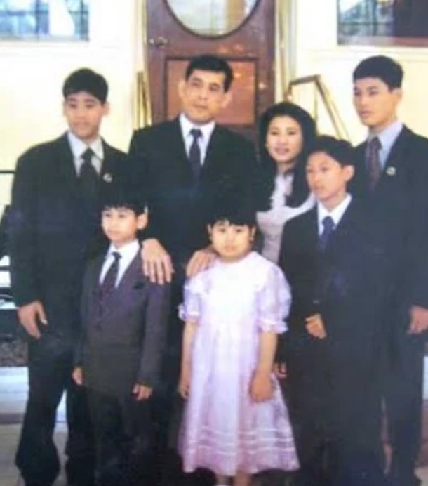 Sirivannavari's childhood image with parents and brothers