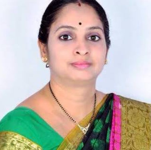Sujata Suraj Patil bio