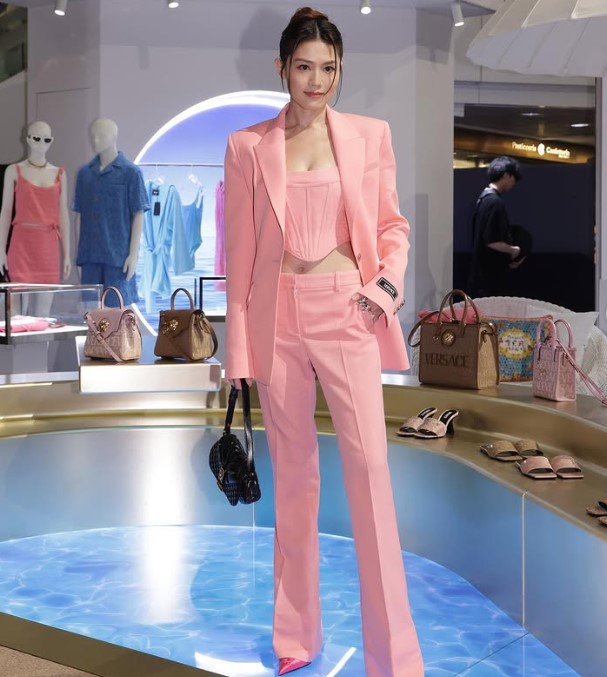 Chrissie Chau height