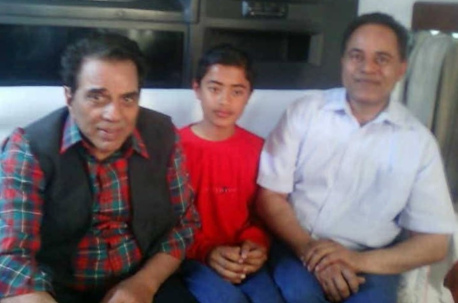 Dr Sunny Ashok's old image with his father and actor Dharmendra