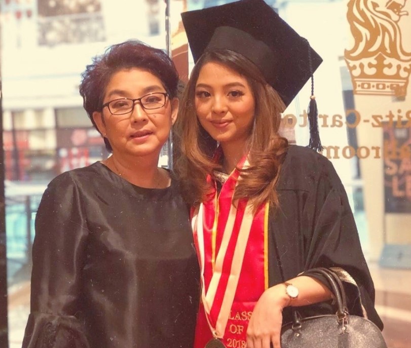 Jessica Vania with her mom