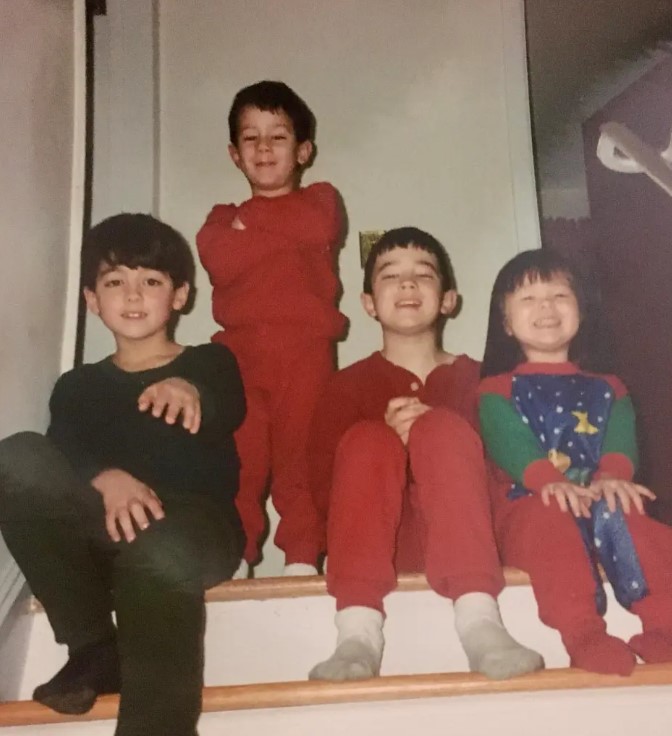 Maya Kibbel's childhood image with Jonas brothers
