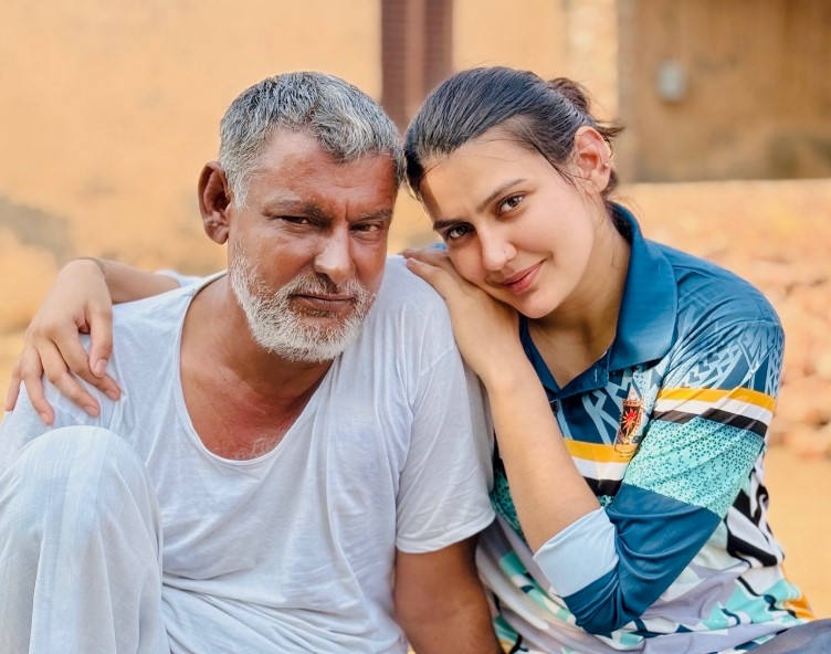 Moni Nain with her father