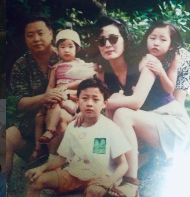 Sungah Son's childhood image with her parents and siblings