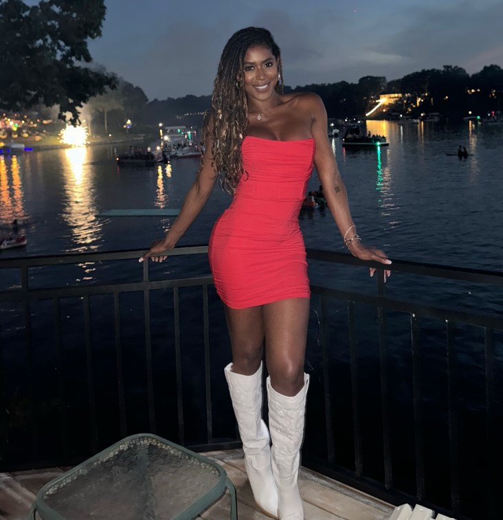 Averi Woodley height