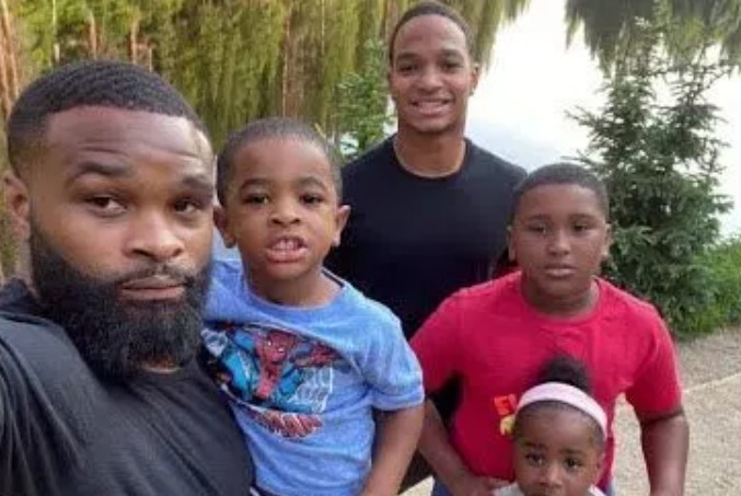 Averi Woodley's husband and kids