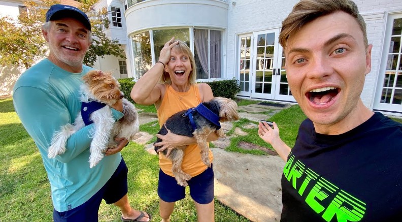 Carter Sharer with his parents