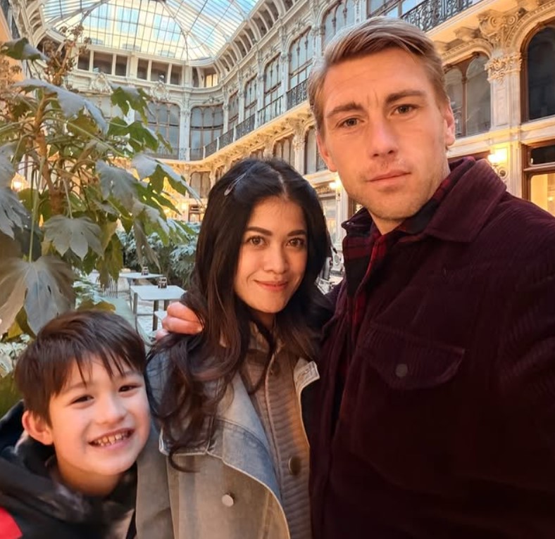 Cindy Bernadette with her husband and kid