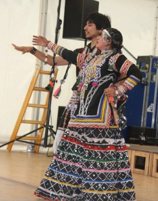 Gulabo Sapera, while performing with her son, Dinesh