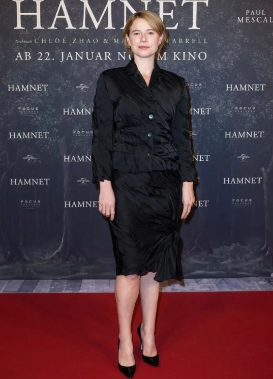 Jessie Buckley height