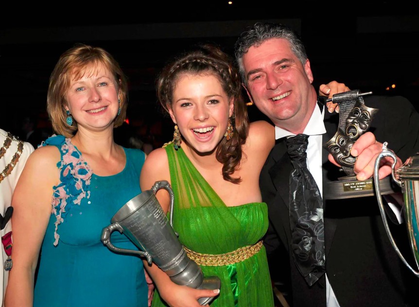 Jessie Buckley with her parents