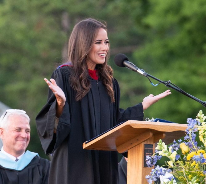 Kaylee Hartung bio