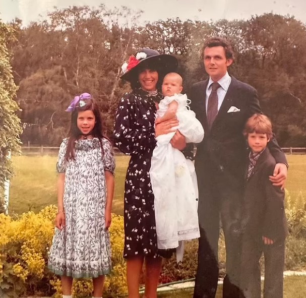 Kirstie Allsopp's childhood image with her parents and siblings