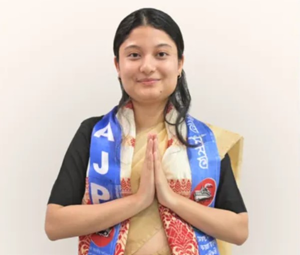 Kunki Chowdhury bio