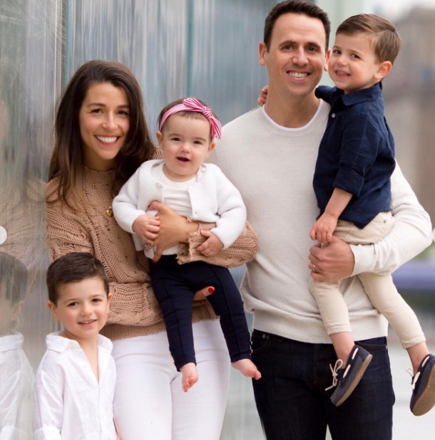 Oz Pearlman with his wife and kids