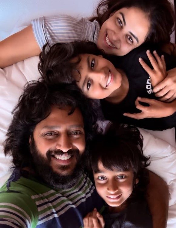 Rahyl Deshmukh with his family