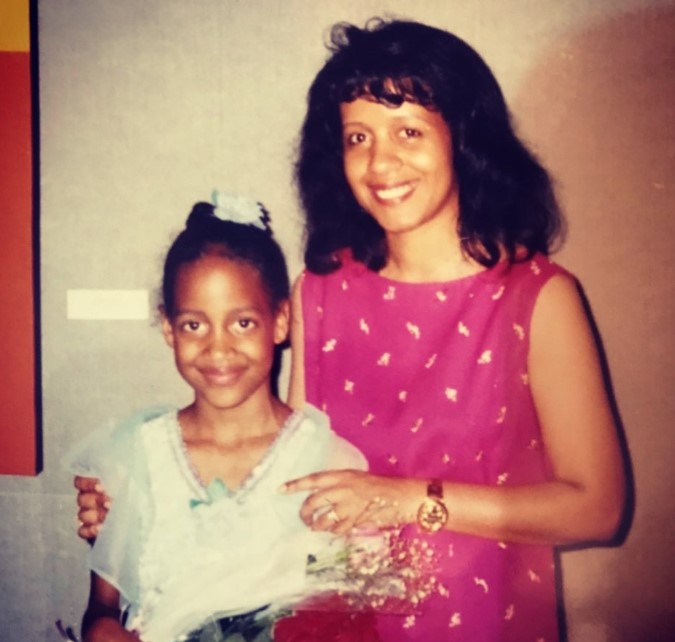 Randi Hildreth's childhood image with her mom