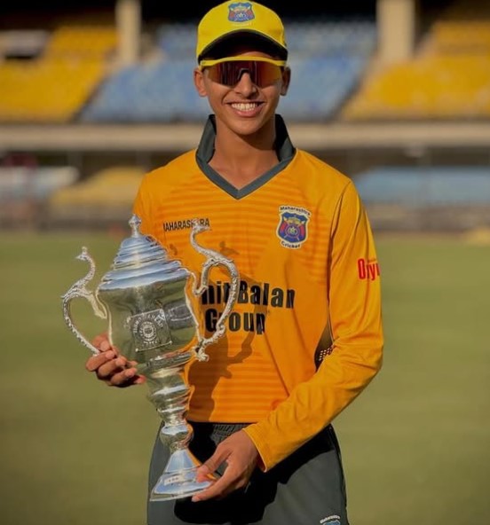 Sahil Parakh with Vinoo Mankad trophy U-19