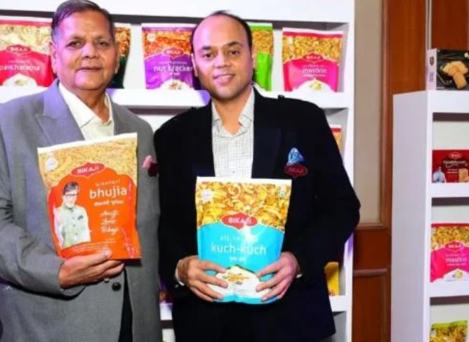 Shiv Ratan Agarwal with his son, Deepak Agarwal