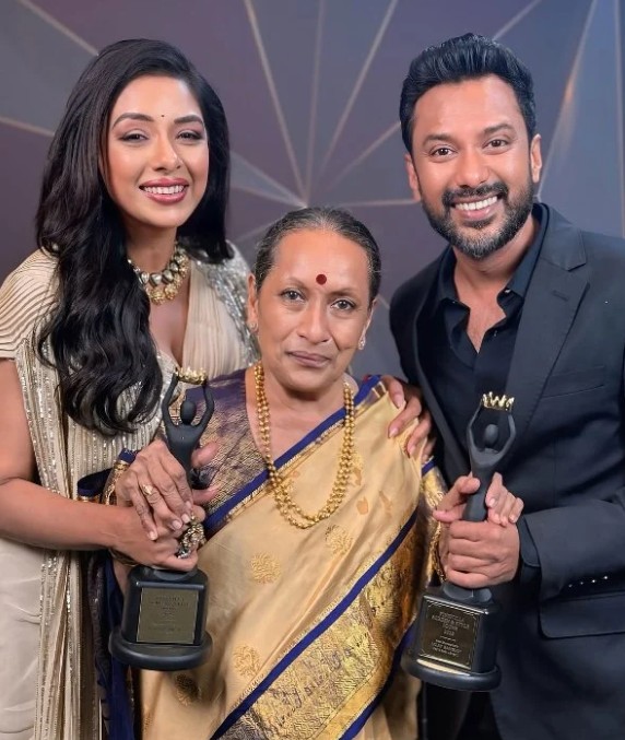 Vijay Ganguly with his mother and sister