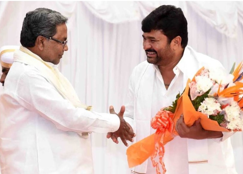 Vinay Kulkarni with Chief Minister of Karnataka, Siddaramaiah
