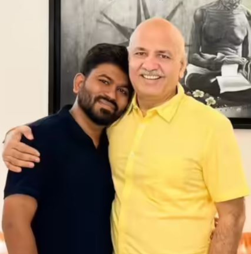 Abhijeet Dipke with Manish Sisodia