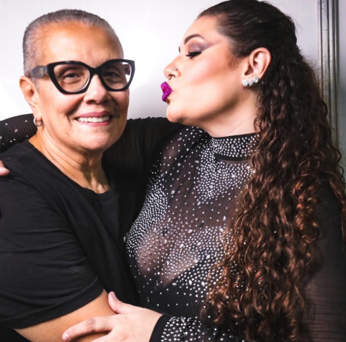 Aila Menezes with her mom