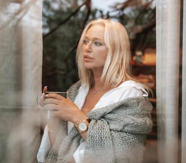 Isabel Adrian bio
