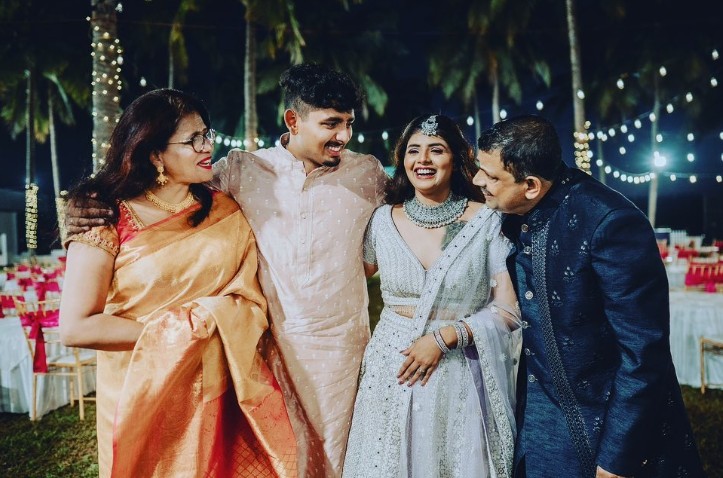 Macneil Hadley Noronha with his family
