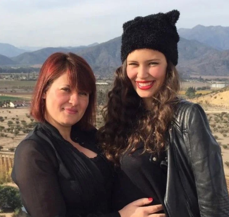Michelle Carvalho with her mother