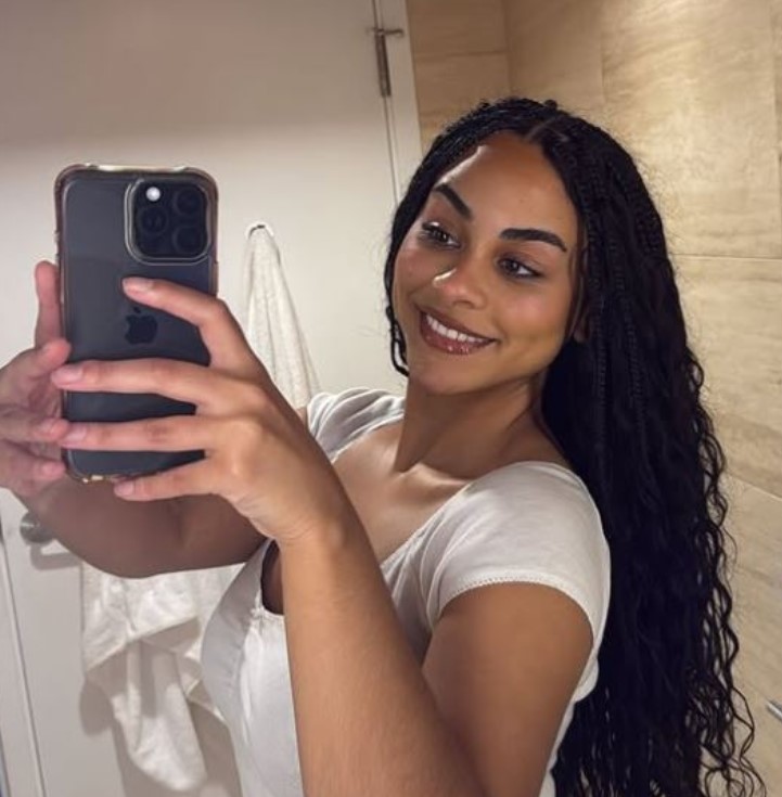 Raina Morris bio