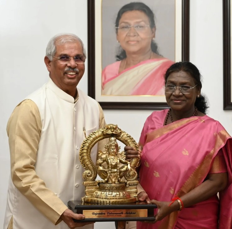 Rajendra Arlekar with Droupadi Murmu