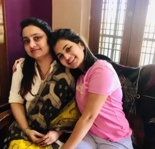 Sai Ramya Pasupuleti with her mom