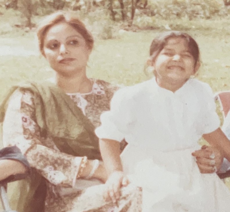 Sana Bucha's childhood image with her mom