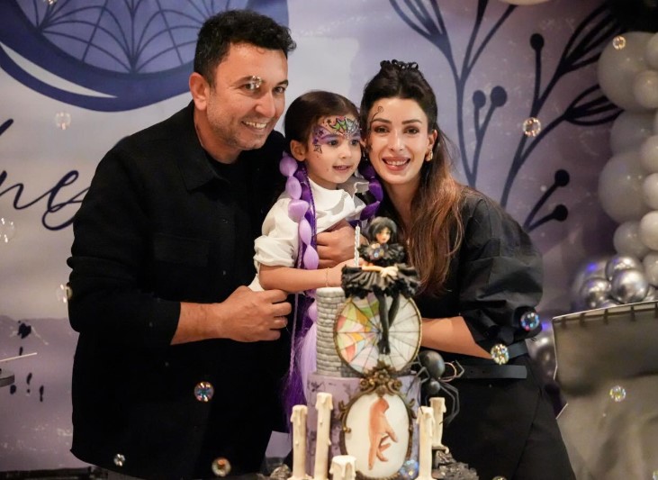 Siva Behrouzfar with her husband and daughter
