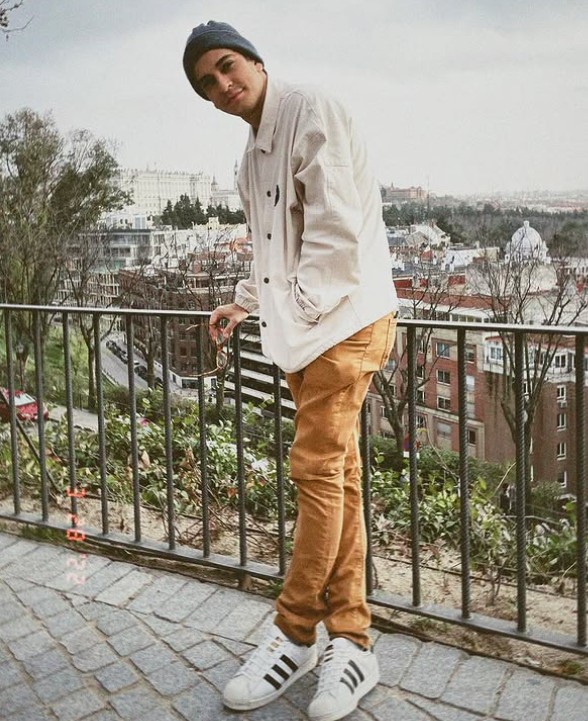 Victor Lamoglia height