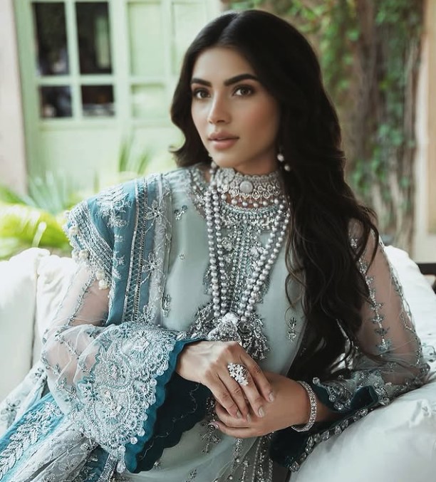 Vishakha Raghav bio