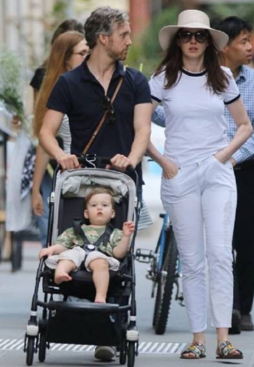 Adam Shulman with his wife Anne Hathaway and son Jonathan Rosebanks