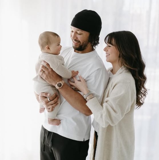 Ali Marks Brunson with her husband Jalen Brunson and son
