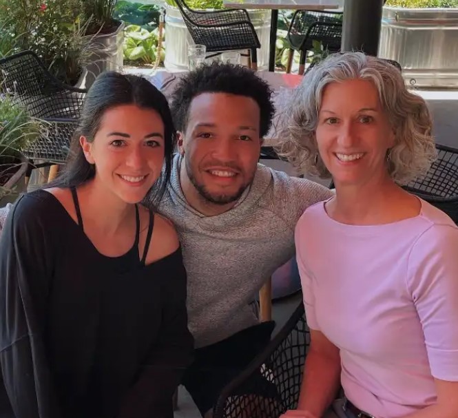 Ali Marks Brunson with her mother and husband